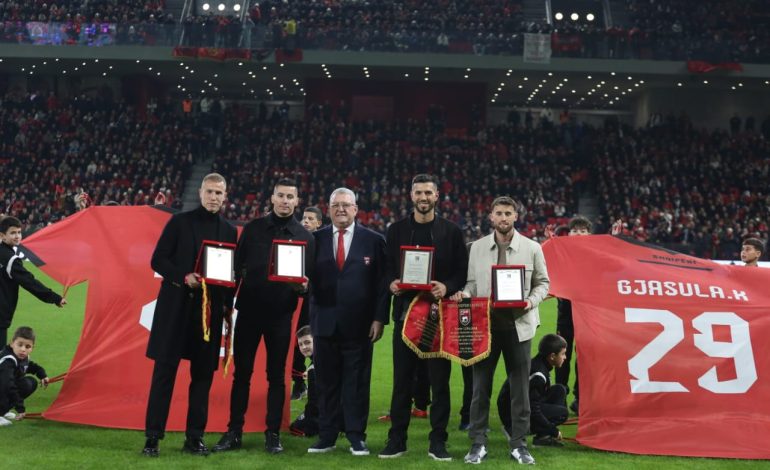 VIDEO/ Ceremoni në Stadiumin Kombëtar, katër lojtarë largohen nga Kombëtarja