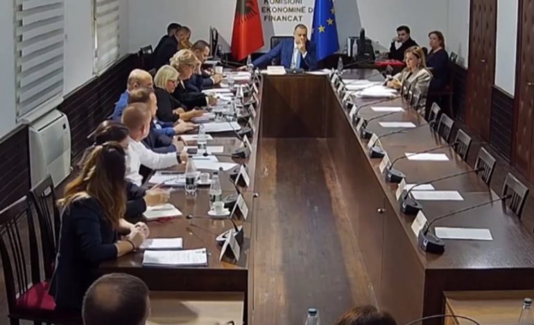 “Kujdes pensionet”, përfaqësues nga Banka e Shqipërisë: Kërkohet rinovim i skemës! Rënia e euros uli çmimet dhe inflacionin