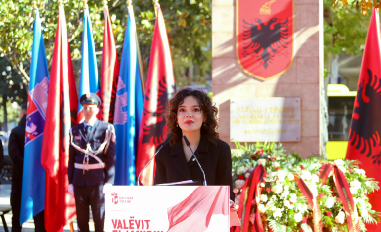 Tirana feston 80-vjetorin e çlirimit, Spiropali: Shqipëria, sot në anën e duhur të historisë, duke zgjedhur dritën mbi errësirën