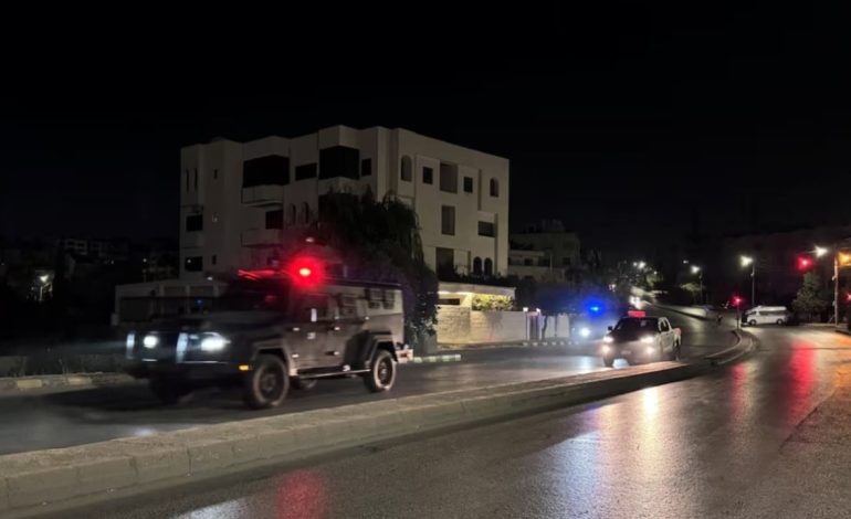 Të shtëna armësh pranë ambasadës izraelite në Jordani/ Plagosen tre policë, vritet autori