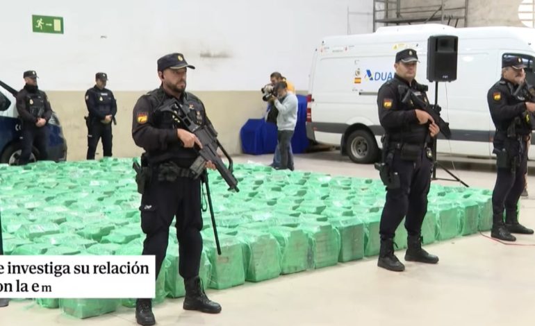 “Shtëpia si e Pablo Escobar”/ Arrestohet shefi i policisë, ndihmonte kriminelët të shkarkonin drogën nga Ekuadori, fshehu 20 mln euro në mur