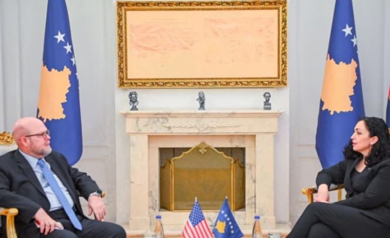 Ndryshimet në administratën amerikane pas fitores së Trumpit, Vjosa Osmani takohet me Hovenierin