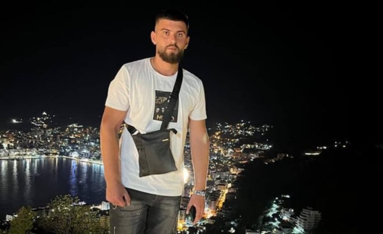 Aksidenti i frikshëm në Fier, humb jetën pas disa orësh tek Trauma 21-vjeçari që u përplas nga makina