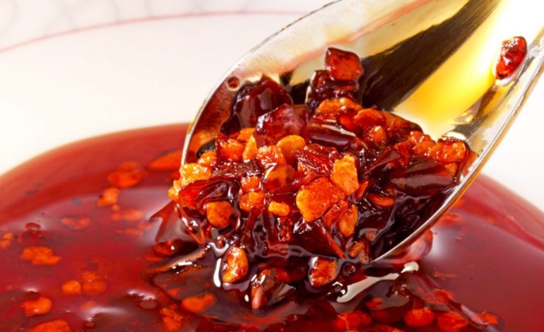 Vaj Ulliri dhe Speca Djegës për Shëndet të Mirë dhe Organizëm të Fortë