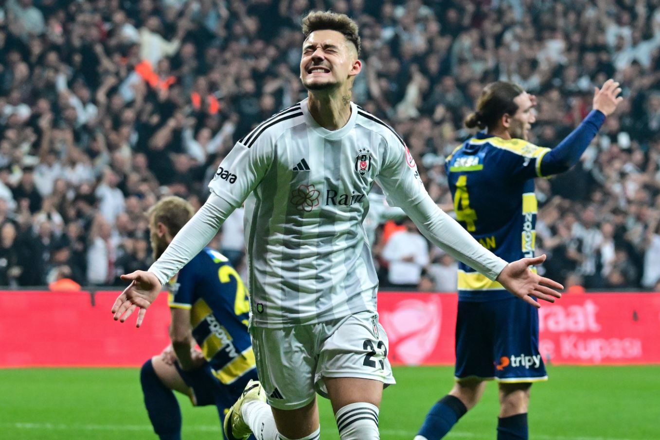 Te Bashiktashi “kryqëzojnë gishtat”, synojnë të rikuperojnë Muçin për derbin kundër Mourinho-s