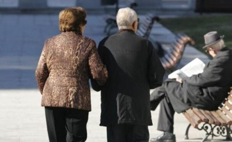 Qeveria miraton bonusin e fundvitit/ Ja ndarja dhe shuma që do të marrin 725 mijë pensionistë