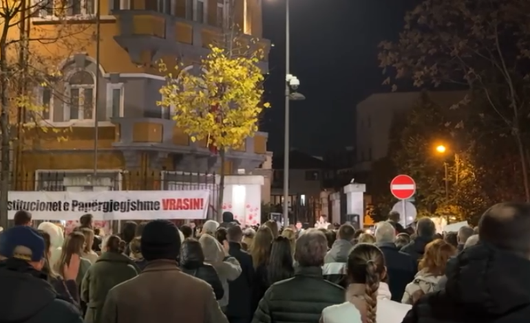 Protesta për vrasjen e 14-vjeçarit, gjyshi i Martin Canit: U dogjëm ne, të mos digjen dhe të tjerët