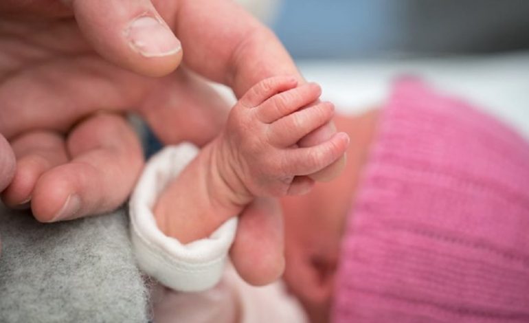 Një në 10 lindje janë të parakohshme, mjekët shpjegojnë arsyet: Ndodhin sepse…