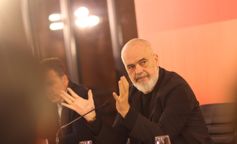 “Ushtria shqiptare, e dyta më e paguar në rajon”, Rama diskutim me pensionistet: Do ta çojmë në mesataren e NATO-s! Nëse kjo s’u bën të vini të na votoni…