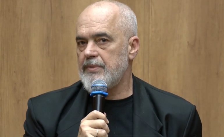 “Furtuna e rrjeteve sociale, e vështirë të përballohet”, Rama: Ka hyrë në mes autoriteti i telefonit, s’mund të vendosim filtra