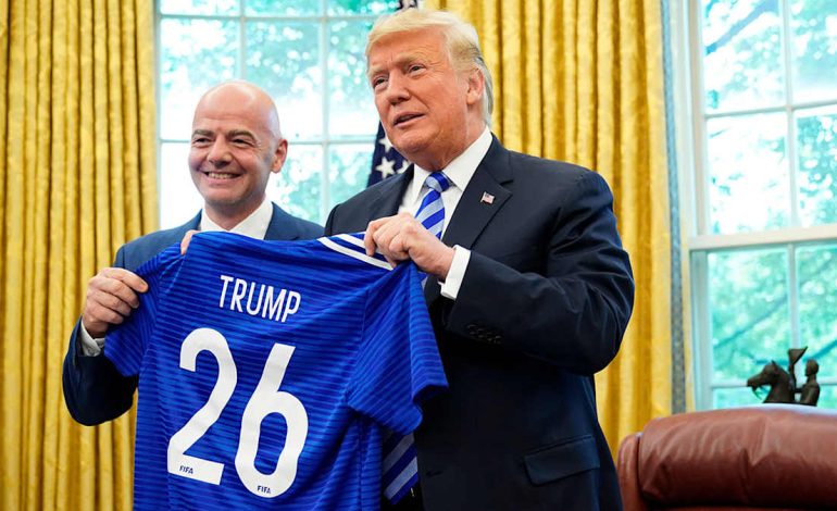 Numri një i FIFA-s përgëzon Trump: Mezi po presim Botërorin 2026!