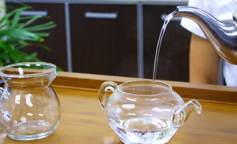 Vlerat e Ujit të Ngrohtë për Organizmin