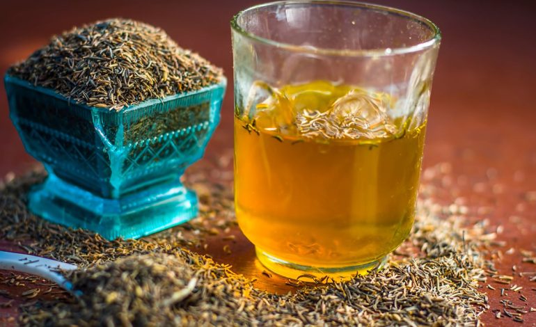 Ujë me Qimnon – Pija për Humbjen e Shpejtë të Peshës