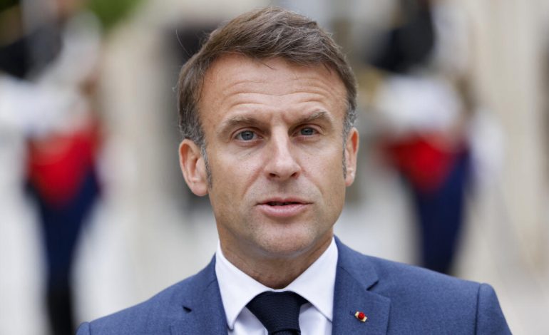 Për herë të parë pas 1962, bie qeveria në Francë! Cila do të jetë lëvizja e radhës e Macron?