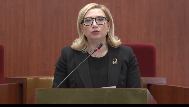 Zëri i Amerikës: Kushtetuesja, Zaçaj tentoi shtyrjen e mandatit të vet, Gjykata e e Lartë shpall vakancën