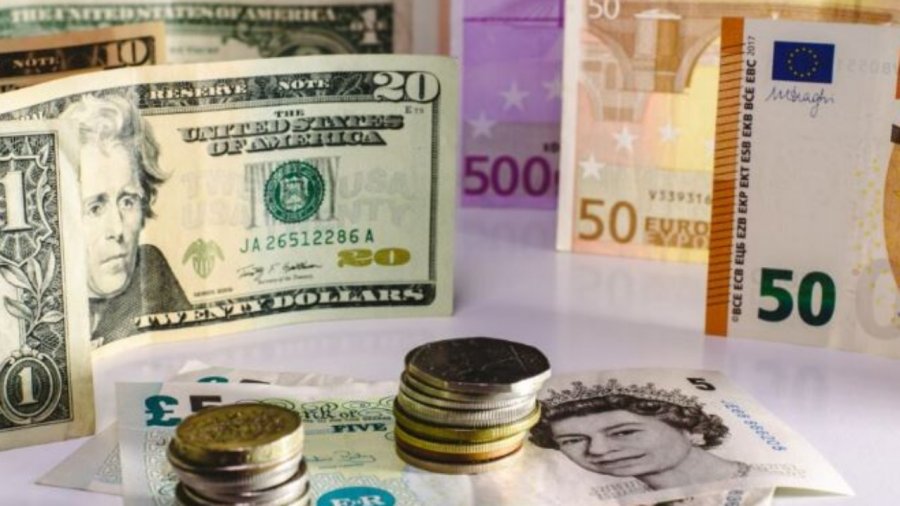 Këmbimi valutor 16 dhjetor/ Me sa blihen e shiten dollari dhe euro, çfarë ndodh me monedhat e tjera