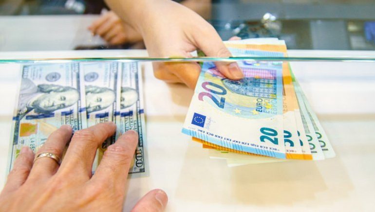 Këmbimi valutor 21 dhjetor/ Me sa blihen dhe shiten monedhat në tregun shqiptar