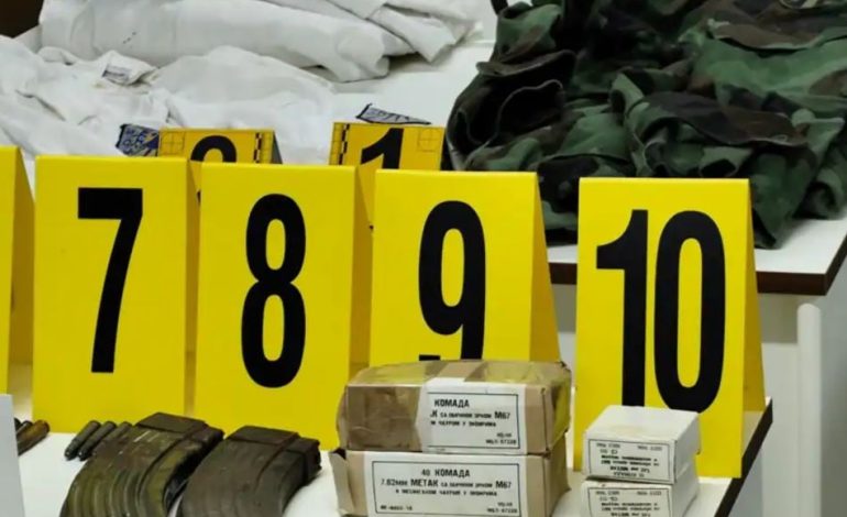 Gjenden sërish armë e uniforma ushtarake në Veri të Kosovës, reagon ministri Sveçla