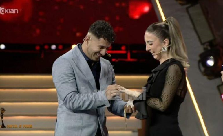 Moment magjik në skenën e “Këngës Magjike”, ndodh propozimi për martesë
