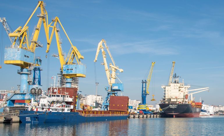 Deficiti tregtar shënon rekord historik ndërsa leku vijon të forcohet