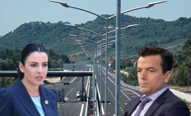 “Nga 4 janari kush kalon në Thumanë-Kashar, paguan 5 mijë lekë!”- Agron Shehaj: Kjo është dhurata e ministres Balluku që e shiti si vepër prej 200 milionë eurosh, aferë gjigante!