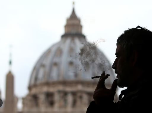 Ky është qyteti i parë italian që ndalon plotësisht pirjen e duhanit edhe në ambiente të hapura! Nga 1 janari gjobat për shkelësit arrijnë deri në 250 euro