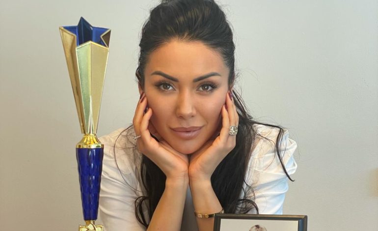 Eneida Bega, fituese e çmimit të parë për teknikën (vetullat) microblading në Itali, vjen në Tiranë më 8-9 dhjetor