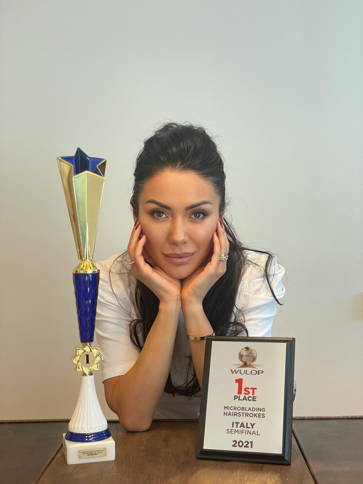 Eneida Bega, fituese e çmimit të parë për teknikën (vetullat) microblading në Itali, vjen në Tiranë më 8-9 dhjetor
