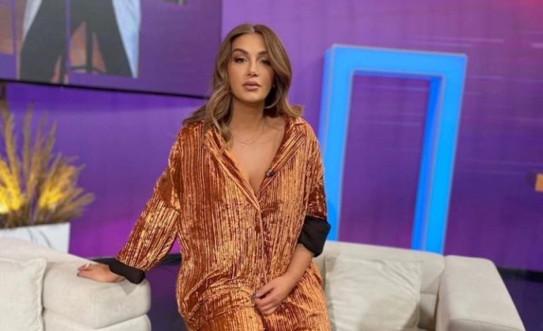 Moderatorja ndan lajmin e bukur, në pritje të ëmbël për herë të parë