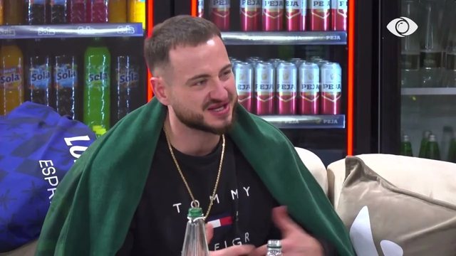 Xumi tregon si zbuloi tradhtinë e partneres: Çfarë nuk i pashë në telefon