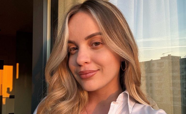 “Ishim shokë”/ Liesa Haxhiasllani zbulon si u njoh me babain e vajzës së saj