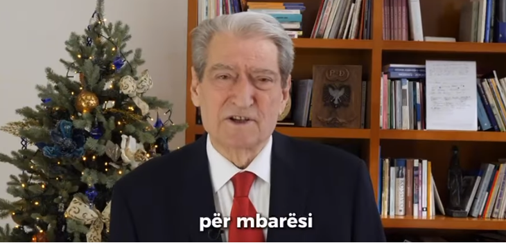Sali Berisha mesazh urimi për Vitin e Ri: 2025-sa nis me ndryshim të madh! Le të bashkohemi për të firmosur rrotacionin