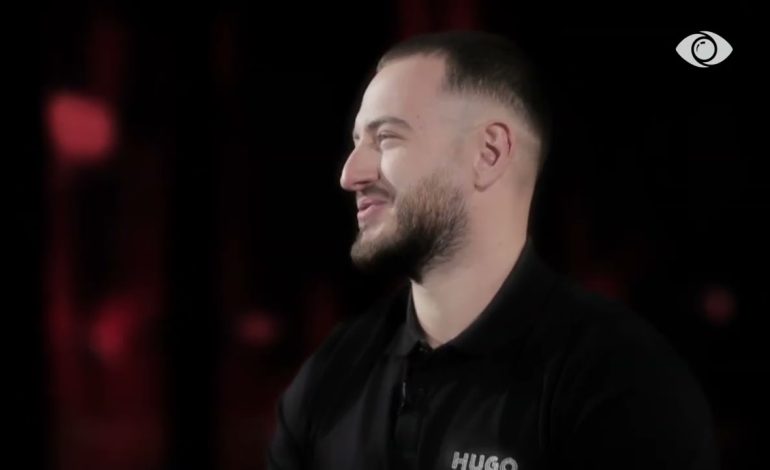 “E pisët”/ Xum Allushi futet në “BBVA”, por harron ç’ka thënë për këtë reality show