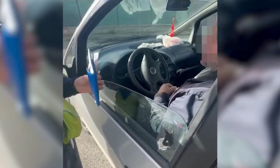 I dehur në timon! Tentoi të korruptonte efektivët e Rrugores, arrestohet shoferi 46-vjeçar