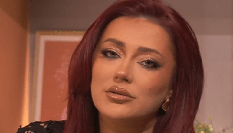 Cila të jetë vallë? Ronela Hajati: Për një këngë nëna nuk më ka folur gjashtë muaj