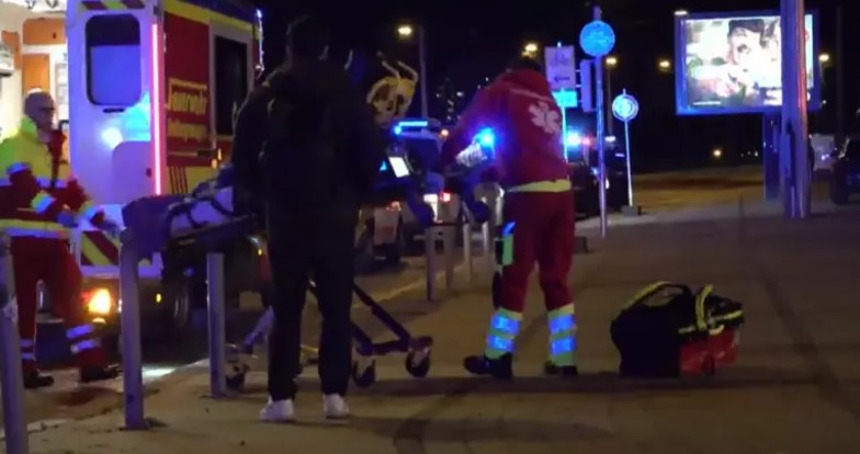 E rëndë në Gjermani! Makina përplas një grup qytetarësh në tregun e Krishtlindjeve, 11 të vrarë dhe mbi 60 të plagosur