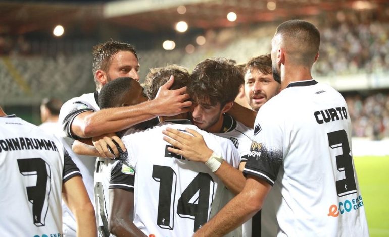 Zyrtare, rinovim deri në vitin 2028, Cesena “blindon” Cristian Shpendin