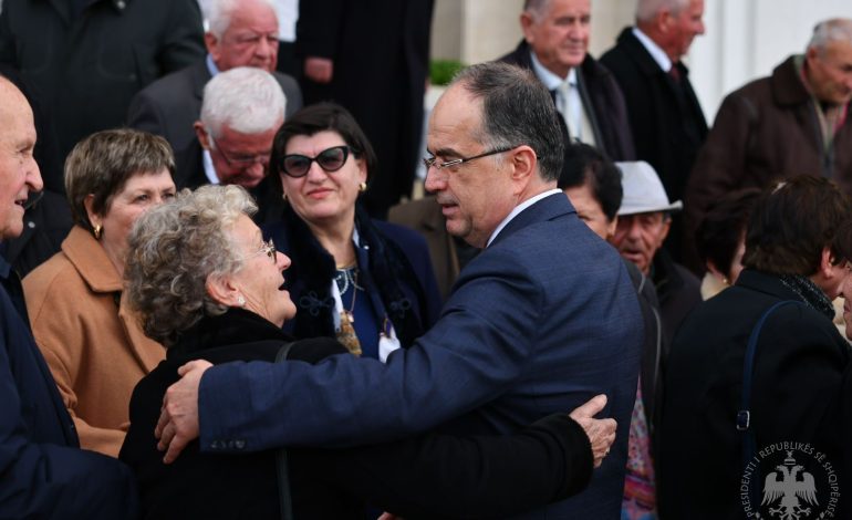 Presidenti Bajram Begaj takim me të moshuarit e qytetit të Kavajës: Vlerësim dhe mirënjohje për të gjithë kontributin tuaj ndër vite!