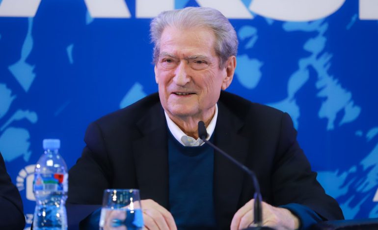 “Nëse ju dilni në skenë kundërshtari shkatërrohet”- Berisha thirrje të rinjve: Ta vazhdojmë këtë betejë me bindje të plotë në fitoren që na pret më 11 Maj!