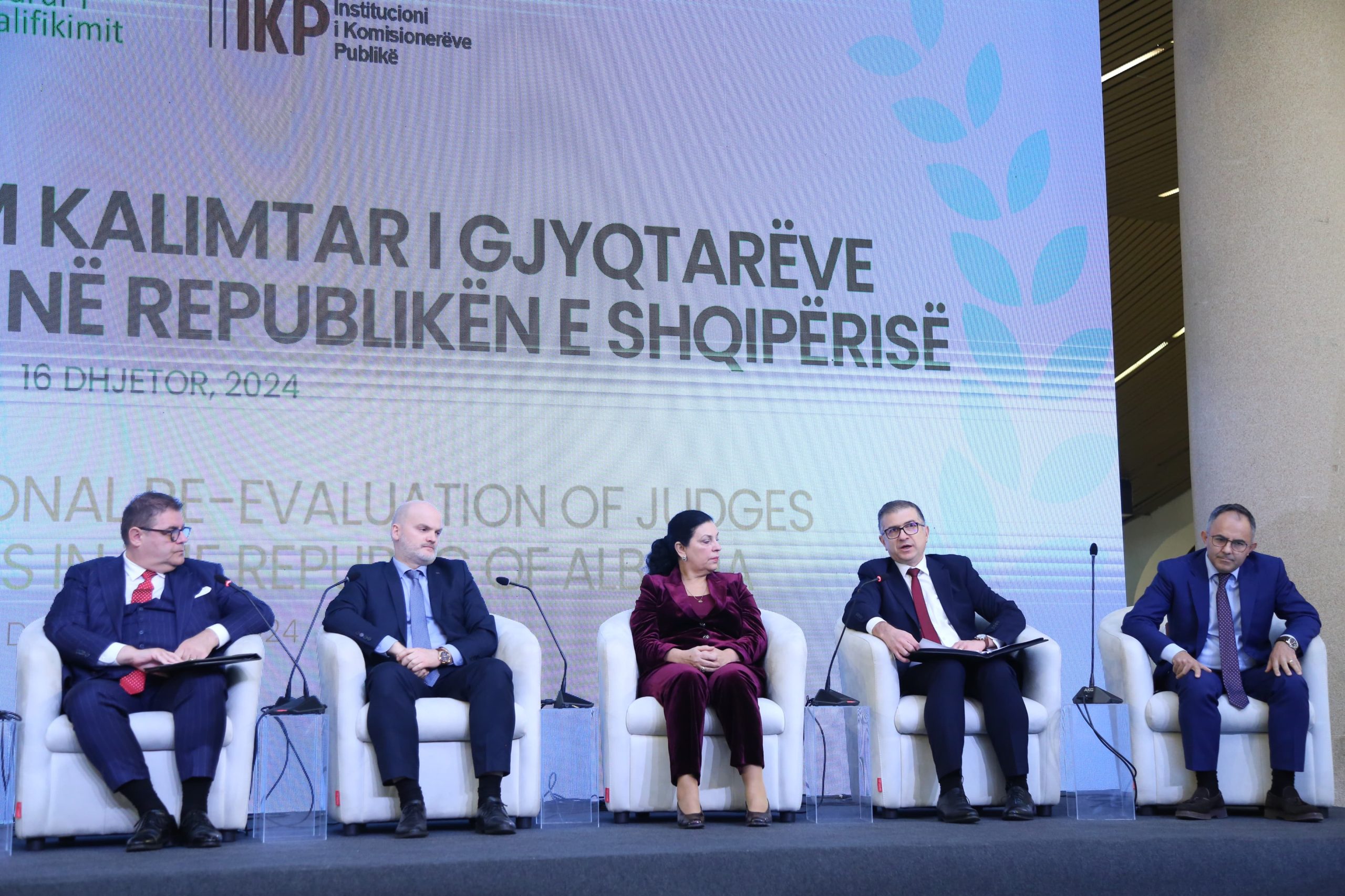 ‘Pasqyra’ e vetingut ekspozoi problemet e thella të sistemit shqiptar të drejtësisë