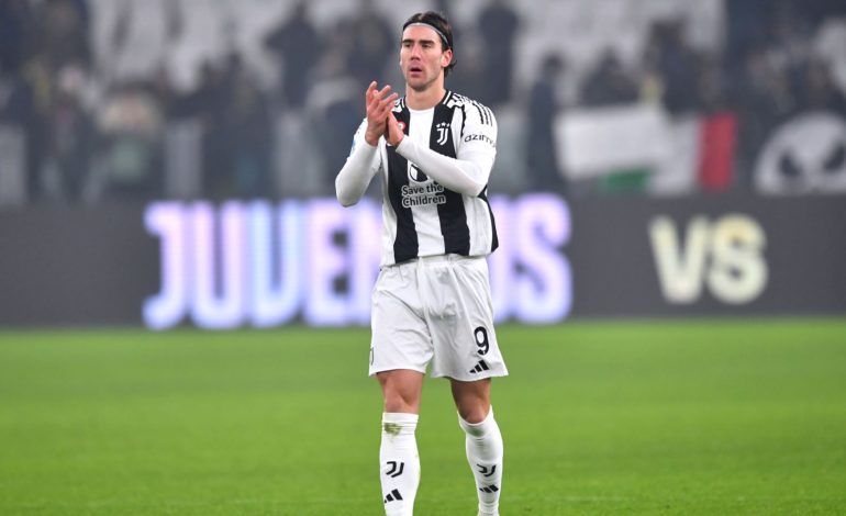 Juventus zhgënjyes, ndaj Venezia-s barazimi i katërt radhazi, tifozët vërshëllejnë skuadrën dhe “përplasen” me Vlahoviç