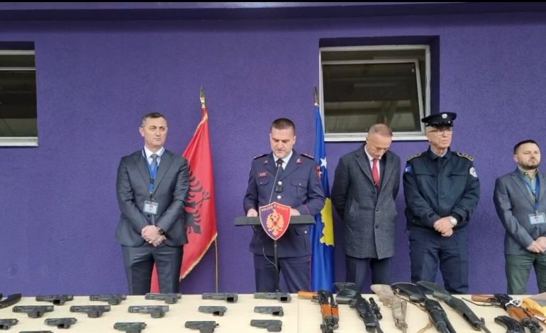 Çmontohet banda e trafikut të armëve Kosovë-Shqipëri, Prokuroria Speciale dhe e Tiranës: Janë lëshuar 14 urdhër arreste
