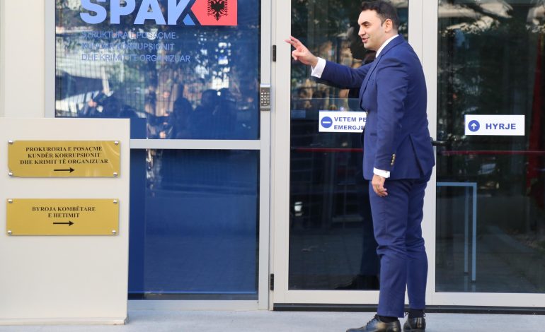 VIDEO/ Belind Këlliçi paraqitet në Prokurorinë e Posaçme