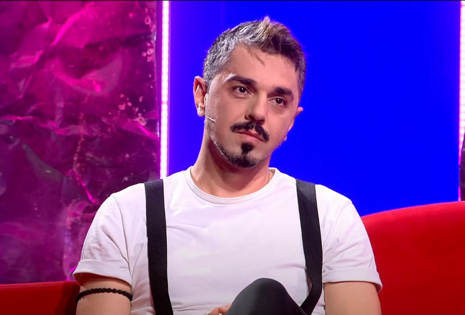 “Njihja veç Yllkën si nënë dhe baba!”- Divorci i bujshëm i Elias, ndarja e prindërve dhe planet për t’u bërë baba, rrëfehet Amos Zaharia! Aktori: S’besoj në martesë! Nëse do vijë një ditë një fëmijë…