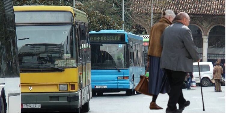 Nga 2025 transport falas për pensionistët në Tiranë! Ja si do të bëhet regjistrimi për abonetë e përmuajshme