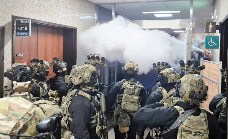 Hera e parë pas 40 vitesh, presidenti i Koresë së Jugut shpall gjendje lufte