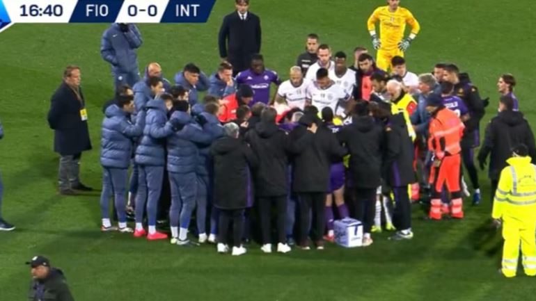 U ndërpre pasi një lojtar i Fiorentinës ra pa ndjenja në fushë, merret vendimi për ndeshjen me Interin