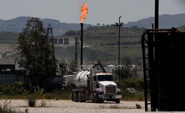 Avokati i Popullit kërkon hetime për ‘ndotjen alarmante’ në Patos- Marinzë