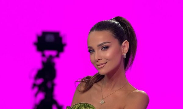 Fotoja që po trazon rrjetin, Diola Dosti në pritje të ëmbël?