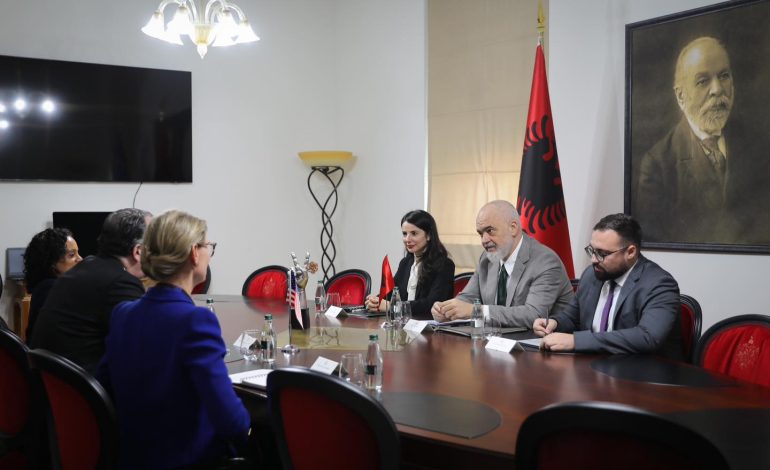 Zbardhet takimi i zyrtarit të lartë të DASH me kryeministrin Rama, ambasada e SHBA: Me rëndësi transparenca në reformën në drejtësi, forcim i përpjekjeve kundër korrupsionit